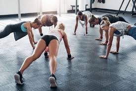 Krafttraining ohne geräte, und stattdessen mit dem eigenen körpergewicht ist deshalb effektiv und empfehlenswert weil: Workout Ohne Gerate Die Besten Ubungen Fur Zu Hause