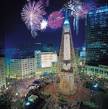 Why I Love The Indianapolis Circle Of Lights A Beautiful B The Only Proper Way To Kick Off The Christmas Seas Indiana Best Places To Travel Indianapolis