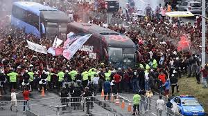 Oder hillman flamengo brasileirao flamengo e internacional jogo do flamengo brasileirão flamengo ao vivo flamengo x inter flamengo hoje. Torcedores Se Aglomeram Para Ver Jogo Entre Flamengo E Internacional Diario Do Rio De Janeiro