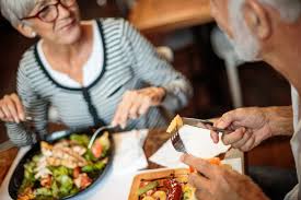 It contains 1.6 grams of carbs and 1.6 grams of dietary fiber, resulting in zero net carbs  * . Does A Low Carb Diet Keep Your Brain Young