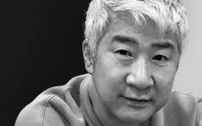 5일 스포티비뉴스는 김태욱 전 sbs 아나운서가 향년 61세로 sbs 아나운서 출신 방송인 김태욱은 시인 김상화의 아들이자 배우 김자옥의 막내 동생이다. Tq6toddughaitm