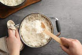 Beras ketan yang dimasak dengan rice cooker pun bisa pulen selama pas takaran airnya. Cara Masak Beras Ketan Di Rice Cooker Harus Direndam Dulu Halaman All Kompas Com