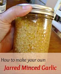 How To Make Your Own Jarred Minced Garlic Avec Images Trucs De Cuisine Trucs Et Astuces Cuisine Cuisine Et Boissons