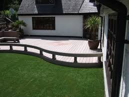 Light Grey Composite Decking With A Low Seating Rail And Artificial Grass Supplied And Fitted By The Original Decking Co Ltd Terrasse Composite Terrasse