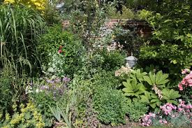 Year Round Garden Planner How To Create A Four Season Garden Garden Planner Fall Flowers Garden Beautiful Flowers Garden