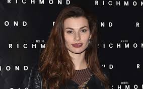 La modella lascia grave lutto per dayane mello che ha lasciato la casa del gf vip dopo aver ricevuto la notizia della morte di suo fratello lucas. Grwggz7o3zd8wm