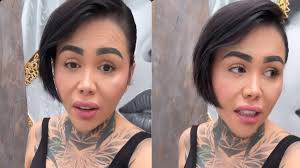 Mujer madura tocandose