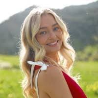 Amanda Hetland's Instagram, Twitter & Facebook