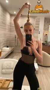 Sophia Turner - Free nude pics, galleries \u0026 more at Babepedia