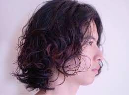 メンズパーマ ビジネスシーンにも なメンズ向け最新ヘアカタログ hair ミディアムロング ヘアスタイル ロング パーマ