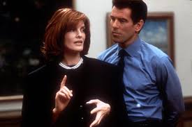 Trust me, the photo of rene russo to the left does not begin to rene russo originally known for her modeling, rene russo later transitioned into acting, and became well known for movies like?lethal weapon 3. Bild Zu Rene Russo Die Thomas Crown Affare Bild Pierce Brosnan Rene Russo Filmstarts De