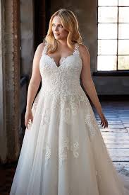 Scopri la collezione di abiti da sposa, scarpe e accessori per il tuo la data è decisa e finalmente hai spedito le partecipazioni: Abiti Da Sposa Curvy Quali Sono I Modelli E Come Scegliere Quello Giusto