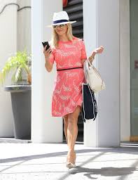 Pro Tv Blonda De La Drept 15 Ani Mai Tarziu Reese Witherspoon Surprinsa Intr O Tinuta Care Ne Duce Cu Gandul La Simpatica Elle Woods