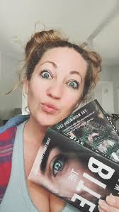 It's been a day! ❓What's a reading snack? So since i'm dealing with some  stuff my snacks have changed and all for the better! But today I needed  something so I grabbed