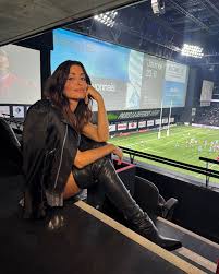 Aujourd'hui c'est ambiance rugby 🏈 🎤 #parisladefensearena