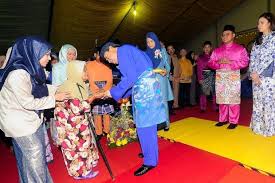 The open house began from 10.30am to 12.30pm, which was followed by a short break before continuing again in the afternoon until 4.30pm. Selangor Hari Raya Open House Draws Crowd Of About 50 000 Up Station Malaysia