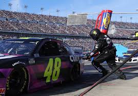 While the number of pit crew members allowed over the wall to. Nascar Pit Crew Member On Pace To Finish With Management And Technology Degree From Bgsu