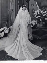 Worth 1940 Therese Sander Wedding Dress Fashion Photography In 2020 Antique Wedding Dresses Wedding Gowns Vintage 1940s Wedding Dress