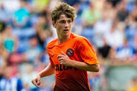 The former dundee united and sporting lisbon man is unlikely to be short of options but a parkhead switch doesn't look to be on the cards. Ryan Gauld Agrees New Four Year Deal With Dundee United Daily Record