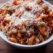 Generally speaking it is composed of ground beef, sauce, vegetables and pasta. Best American Chop Suey Recipe Mom S Recipe Aka Goulash