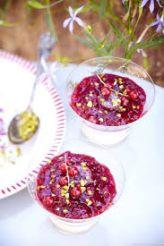 Verrines De Fromage Blanc Au Coulis De Groseilles Et Cerises Recette Recettes Gastronomiques Fromage Blanc Verrine De Fromage