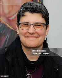 30 Pat Humphries Photos & High Res Pictures