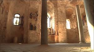 Adagiato alle falde del monte consolino, dominato dai ruderi di quello che fu un grande e possente castello… Stilo And Its Basilian Church