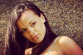 Elizabeth Monge's Instagram, Twitter & Facebook