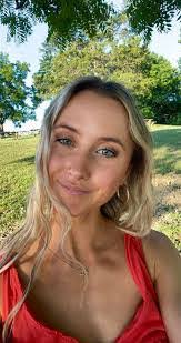 Heather Shanholtz's Instagram, Twitter & Facebook