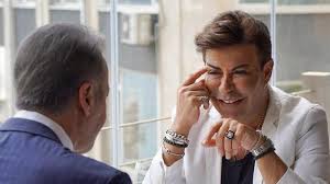 Başa vakit geçirirken, dicle'nin annesi leyla (pınar ünsal) kıraç'tan (barış falay) hesap sormak için ego ajans'ın kapısını çalıyor. Fatih Urek Menajerimi Ara Ya Konuk Oluyor