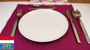 Salad biasanya dimakan setelah hidangan utama dalam makan malam resmi. Etiket Meja Makan 1 Menata Peralatan Makan Youtube