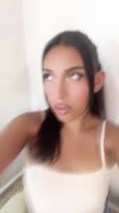 ellie daisy 🪷 (@elliedaisydevine)