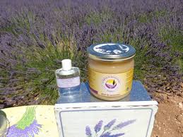 Februar 2010 gibt es ein gut studiertes medikament aus 80 mg lavendelöl pro kapsel dessen indikation lautet: Warum Lavendelhonig So Kostbar Ist Provence Lavendelhonig