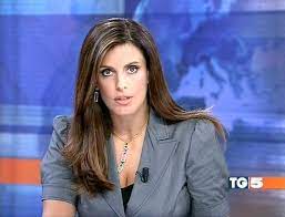 Per la precisione, inizialmente nacque come tv via cavo a milano 2 per volontà di silvio. Tg5 Malore In Diretta Per Cristina Bianchino La Giornalista Sostituita In Corsa Televisionando