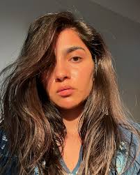 It is unsmiling sunkissed selfie szn 🤳💃🏻 #rukminivasanth #sunrise  #sunkissed