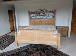Traditional designs suggest an air of familiarity, but the styling is fresh and fashionable. Lexington Blonde White Washed Wood Bedroom Set Prime Time Auctions