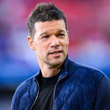 Michael Ballack 🗣 “Virgil Van Dijk is very lucky to play in an era where  there is no Drogba, Lampard, Alan Shearer, Henry, Rooney, Van Persie,  Tevez, Adebayor and Diego Costa in