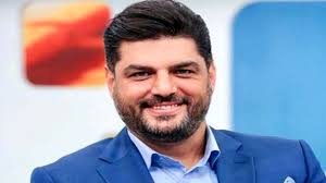 سام درخشانی: مادرم عاقم کرد!