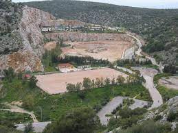 Κοκκίνισε ο ουρανός το βράδυ της παρασκευής, καθώς η φωτιά στο ποικίλο όρος, πίσω από την πετρούπολη συνεχίζει να καίει στην πλαγιά, με κατεύθυνση προς την πάρνηθα. Wikiloc Picture Of Attikh Poikilo Oros Boreia 5 6