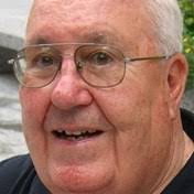 Robert Huckins's Instagram, Twitter & Facebook