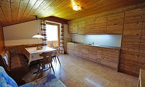 Situati in una posizione soleggiata e molto gradevole, i nostri appartamenti sono circondati dal verde, al centro di san vigilio. Guest House San Vigilio Di Marebbe Kronplatz Arnica