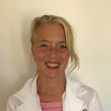 Jennifer Lynds's Instagram, Twitter & Facebook