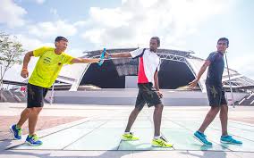 A runner about to do a relay race and a non runner video from the directors of the medoc trail marathon. Asics City Relay Race 2015 Singapore S 1st Night Marathon Relay