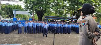 Smp hangtuah 4 surabaya official. Kapolsek Krembangan Pimpin Upacara Di Smp Hangtuah 4 Rajawarta Com