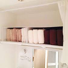 ここに収納があればなぁ と思っても 諦める事はありません 100均やホームセンターなどで収納 スペースを作る方法はたくさんあります 今回は ファイルボックスとつっぱり棒を使った タオル収納アイデアをご紹介します 収納 収納 アイデア タオル