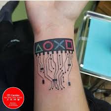 یه گیمر واقعی باید همچین تتویی داشته باشه Admin Poori Em Cd3nter Tattoo Gamer Playstation Sony Ps4 Video Tatuagens Gamer Tatuagens Tatuagem