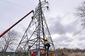 O cerinta comuna este aceea de a clasifica si liniile de înalta tensiune. Stalpi De Inalta Tensiune Pusi La Pamant In Oradea Pentru Noua Linie