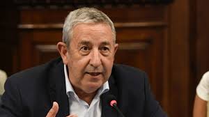 Julio Cobos: “Siempre se corta el hilo por lo más fino y lo paga el  productor”