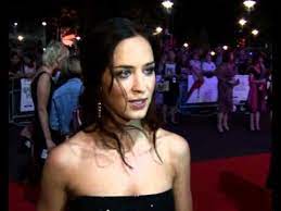 The devil wears prada actress emily blunt and singer michael buble at the n.y. Emily Blunt At Devil Wears Prada Charity Screening Youtube