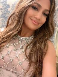 Jennifer Lopez Image♥️😍 See more images.....👇  https://firstmetrik.com/incredible-jennifer-lopez-looks